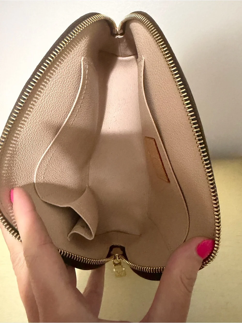 Authentic‼️Louis Vuitton Monogram Dome Cosmetic pouch